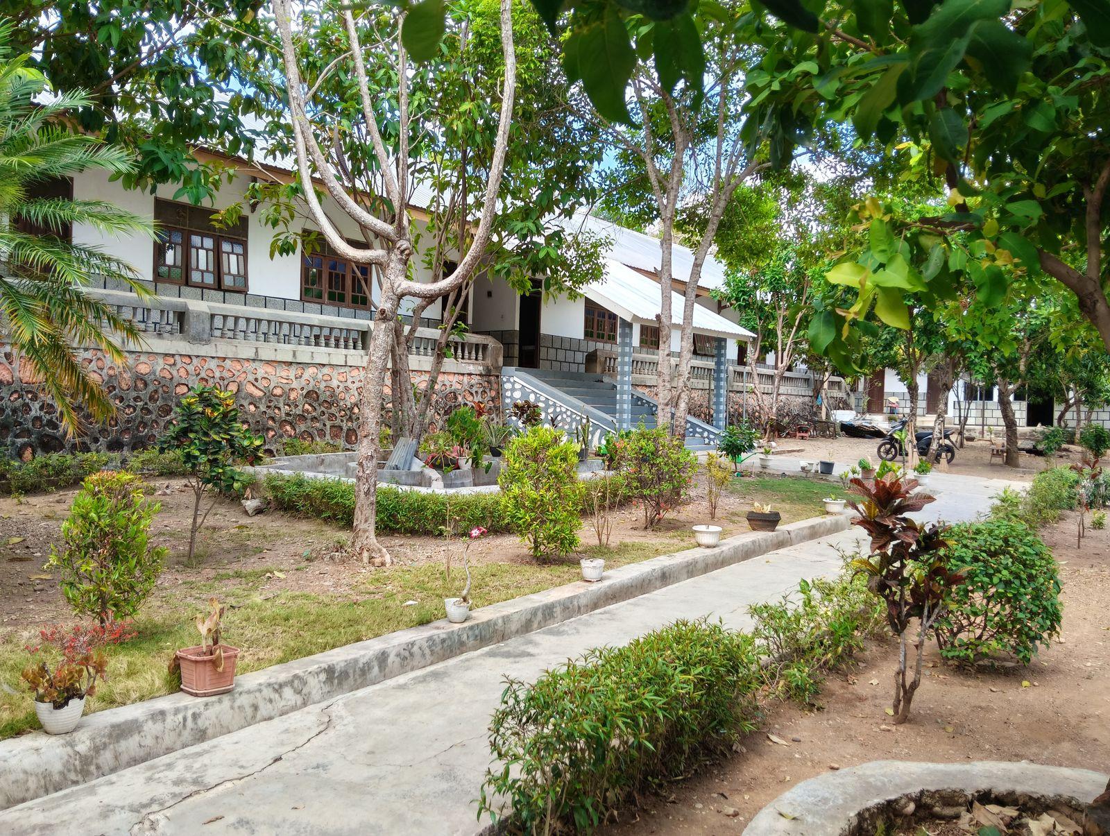 Taman di depan asrama